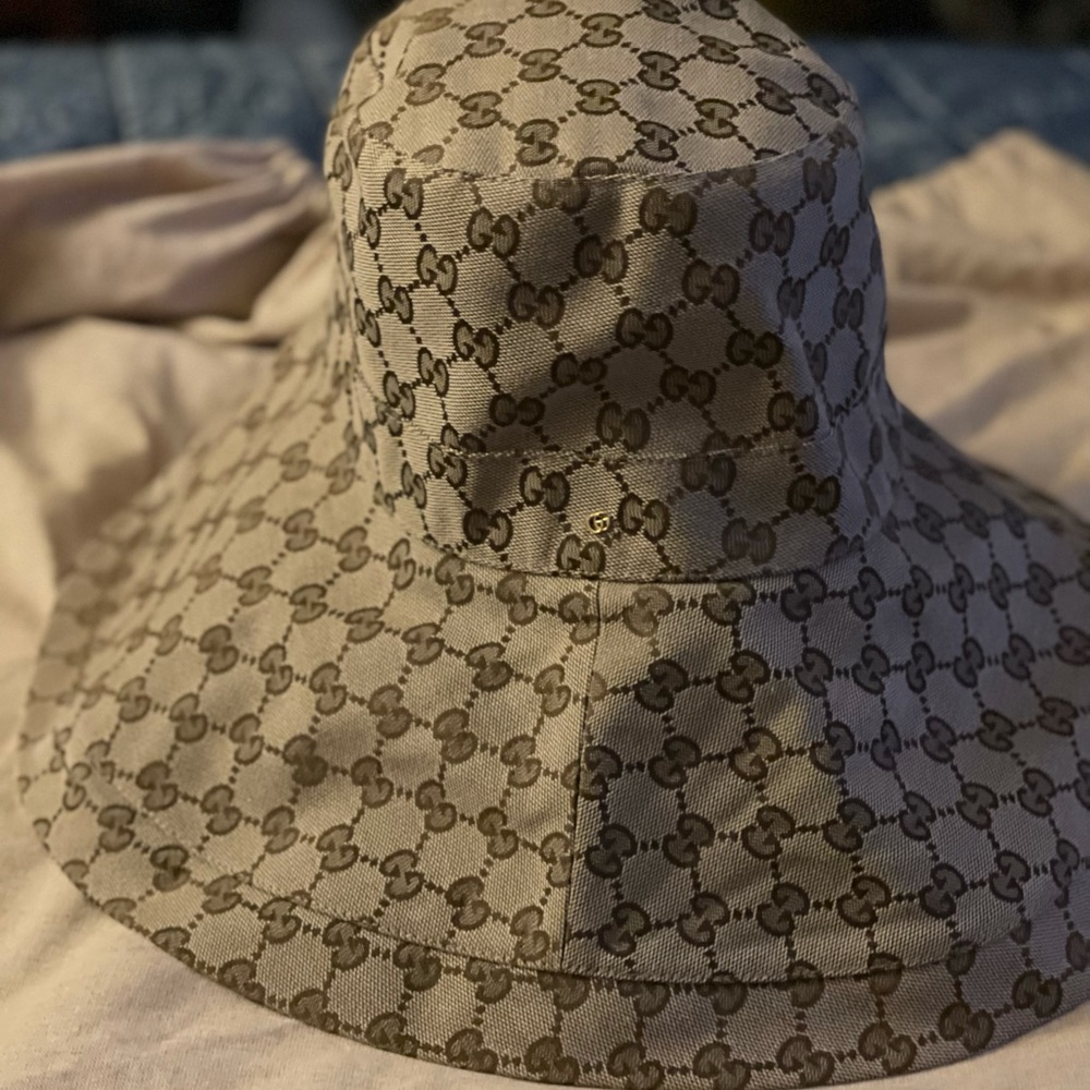 Authentic Gucci summer brim hat